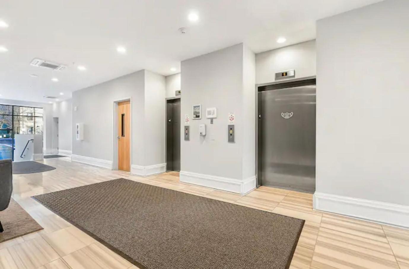 Glam Flat W Viewpooldeck Philadelphia