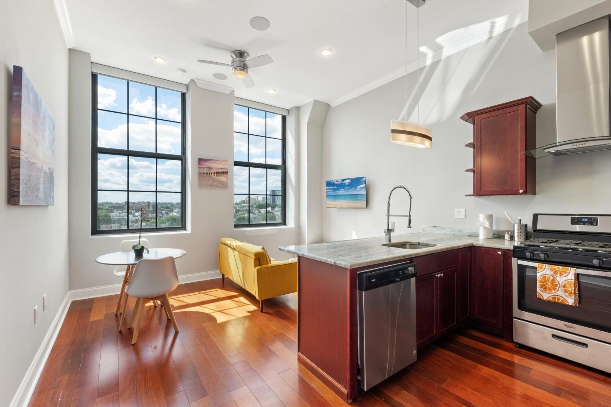 Glam Flat W Viewpooldeck Apartment